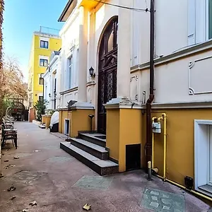 Vandrerhjem 5 Stars High, Bukarest